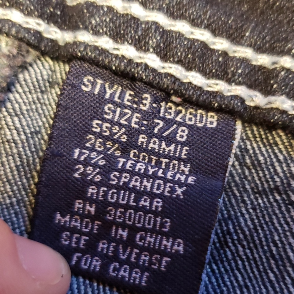Distressed jean capri - Picture 8 of 8